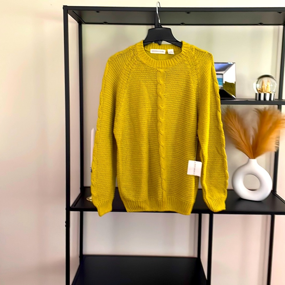 Sportswear sweater great with leggings, jeans or shorts